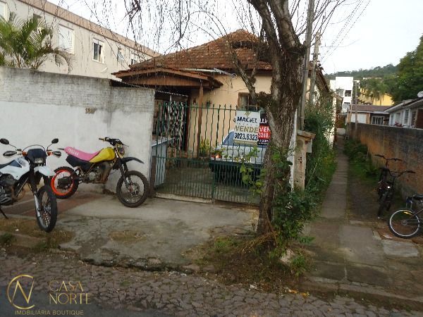 Terreno à venda  com 600m², Rua Landel de Moura no bairro Camaquã em Porto Alegre