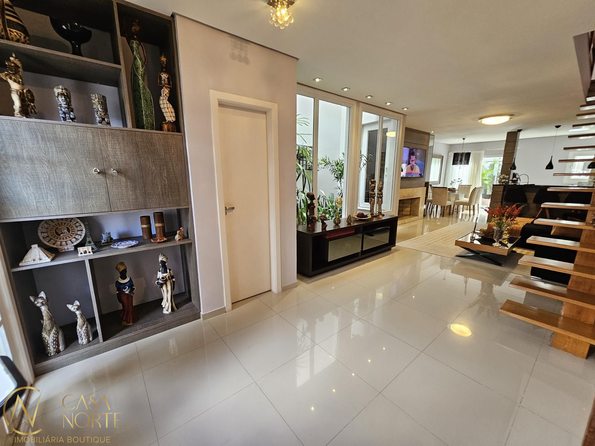 Casa à venda com 3 quartos, 123m², 1 suíte, 2 vagas, Rua Hilário Gonçalves Pinha no bairro Hípica em Porto Alegre