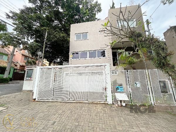 Casa à venda com 3 quartos, 283m², 1 suíte, 4 vagas, Rua Landel de Moura no bairro Tristeza em Porto Alegre
