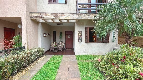 Casa à venda com 3 quartos, 125m², 1 suíte, 2 vagas, Rua Alexandre de Gusmão no bairro Hípica em Porto Alegre