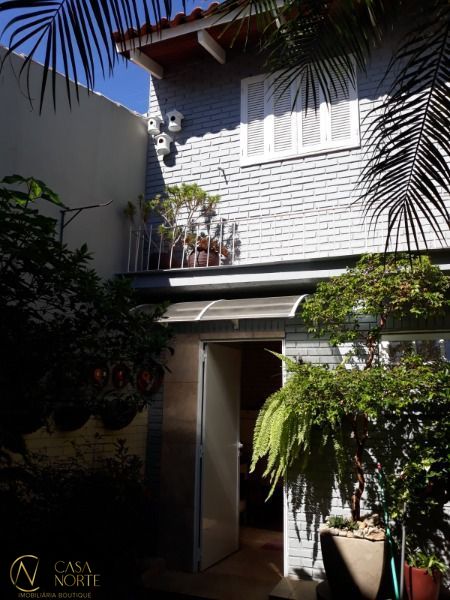 Sobrado à venda com 3 quartos, 140m², 1 suíte, 2 vagas, Rua James Bocacio no bairro Hípica em Porto Alegre