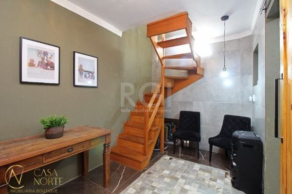 Casa de Condomínio à venda com 3 quartos, 177m², 1 suíte, 2 vagas, Rua Professor Leonardo Tochtrop no bairro Ipanema em Porto Alegre