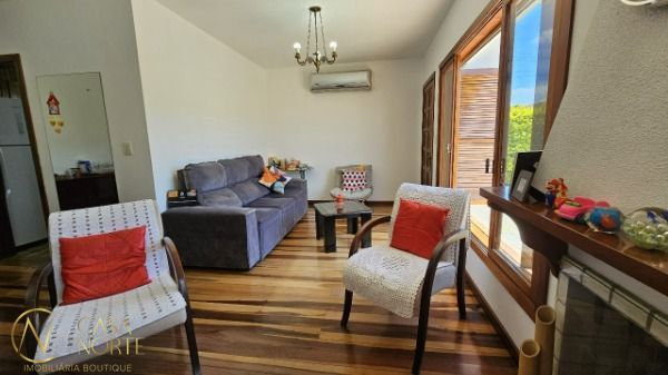 Casa de Condomínio à venda com 3 quartos, 110m², 1 suíte, 1 vaga, Avenida Edgar Pires de Castro no bairro Hípica em Porto Alegre