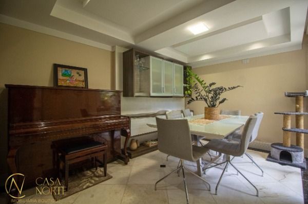 Casa de Condomínio à venda com 3 quartos, 259m², 1 suíte, 4 vagas, Rua Quatorze de Julho no bairro Boa Vista em Porto Alegre