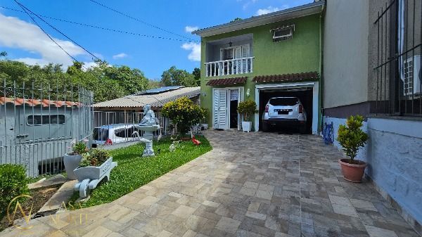 Casa à venda com 3 quartos, 147m², 2 suítes, 3 vagas, Acesso Nelson Silva no bairro Vila Nova em Porto Alegre