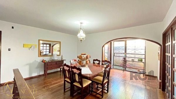 Casa à venda com 4 quartos, 536m², 1 suíte, 5 vagas, General Rondon no bairro Tristeza em Porto Alegre