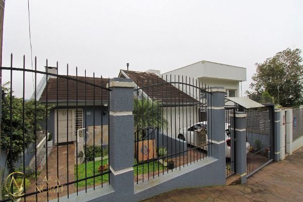 Casa à venda com 3 quartos, 300m², 1 suíte, 2 vagas, Rua Tenente-Coronel Mário Doernte no bairro Ipanema em Porto Alegre