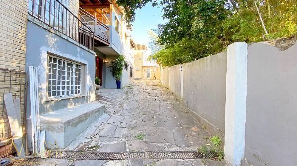 Casa de Condomínio à venda com 3 quartos, 177m², 1 suíte, 2 vagas, Rua Professor Leonardo Tochtrop no bairro Ipanema em Porto Alegre
