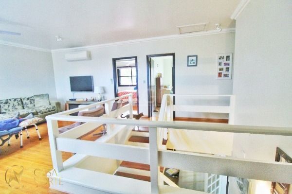 Casa à venda com 4 quartos, 300m², 1 suíte, 6 vagas, Travessa Pedra Redonda no bairro Jardim Isabel em Porto Alegre