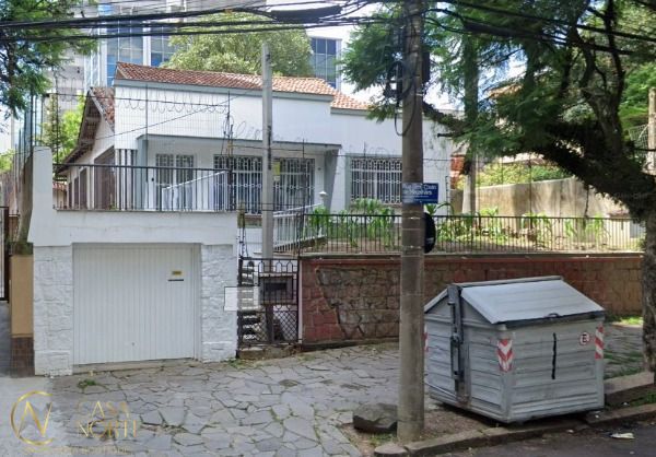 Casa à venda com 4 quartos, 229m², 1 suíte, 2 vagas, Rua General Couto de Magalhaes no bairro São João em Porto Alegre