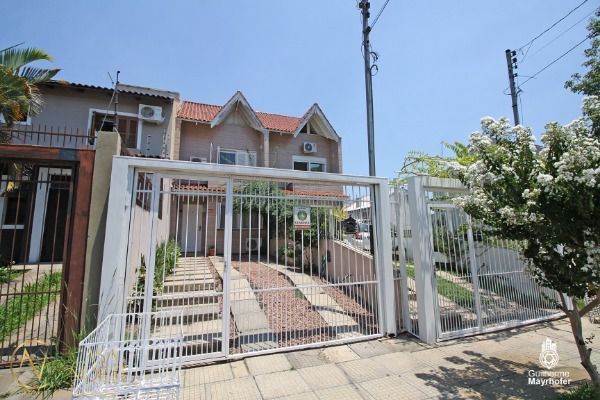 Casa à venda com 3 quartos, 78m², 1 suíte, 2 vagas, Rua Heitor Kramer no bairro Guarujá em Porto Alegre