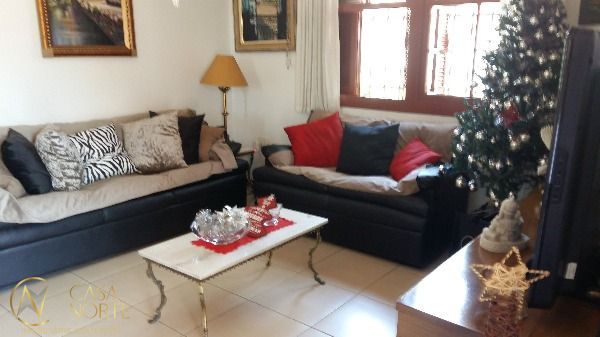 Casa à venda com 2 quartos, 128m², 6 vagas, Avenida Silva Paes no bairro Medianeira em Porto Alegre