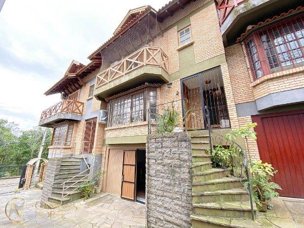 Casa de Condomínio à venda com 3 quartos, 278m², 1 suíte, 2 vagas, Rua Doutor Arnaldo da Silva Ferreira no bairro Jardim Isabel em Porto Alegre
