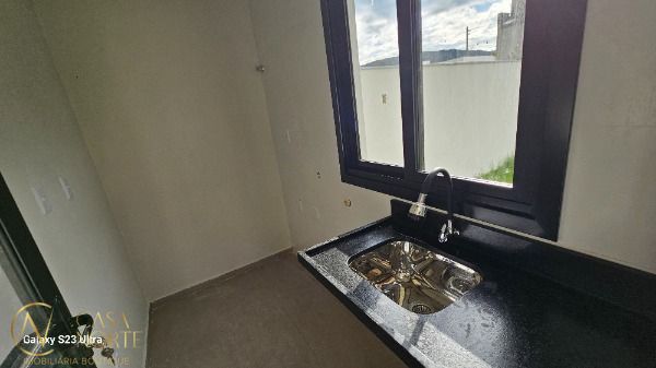 Casa à venda com 3 quartos, 125m², 1 suíte, 2 vagas, Rua Alessandra Sanhudo Malinski no bairro Hípica em Porto Alegre