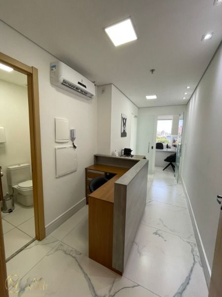 Sala Comercial à venda com 1 quarto, 32m², Rua Gomes Jardim no bairro Santana em Porto Alegre