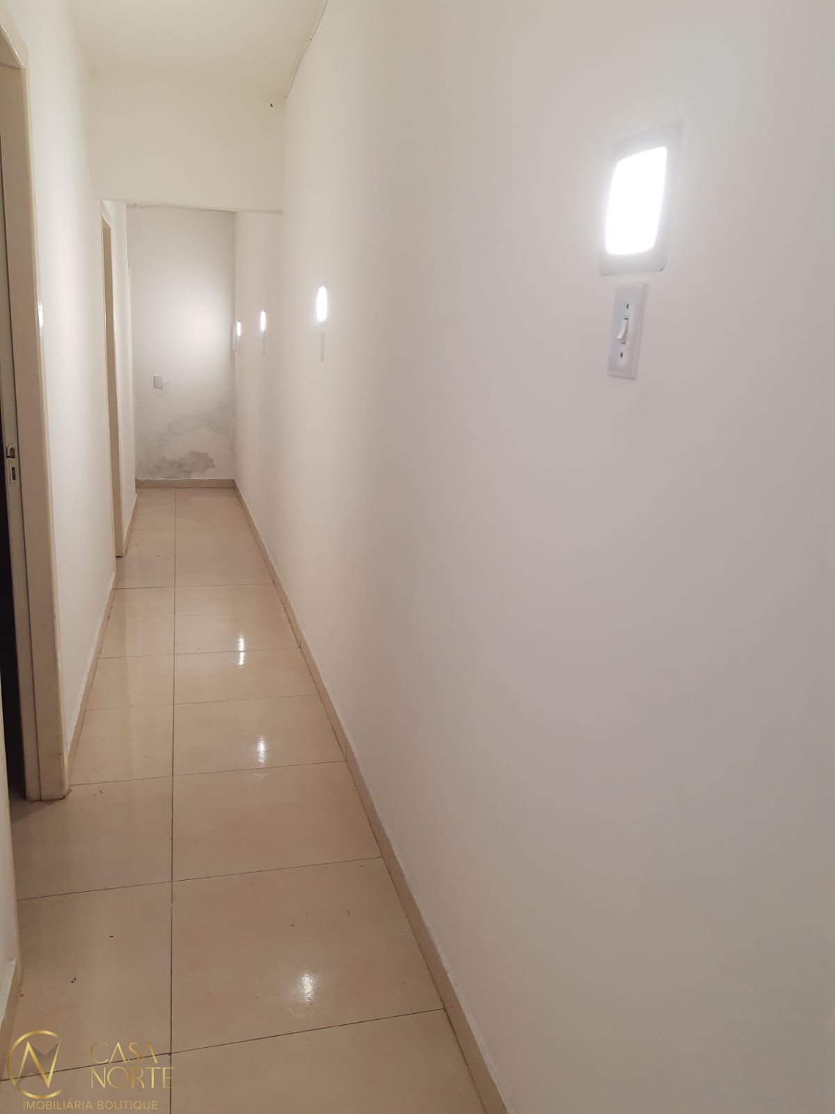 Casa à venda com 3 quartos, 200m², 2 vagas, Rua Barão do Guaíba no bairro Menino Deus em Porto Alegre