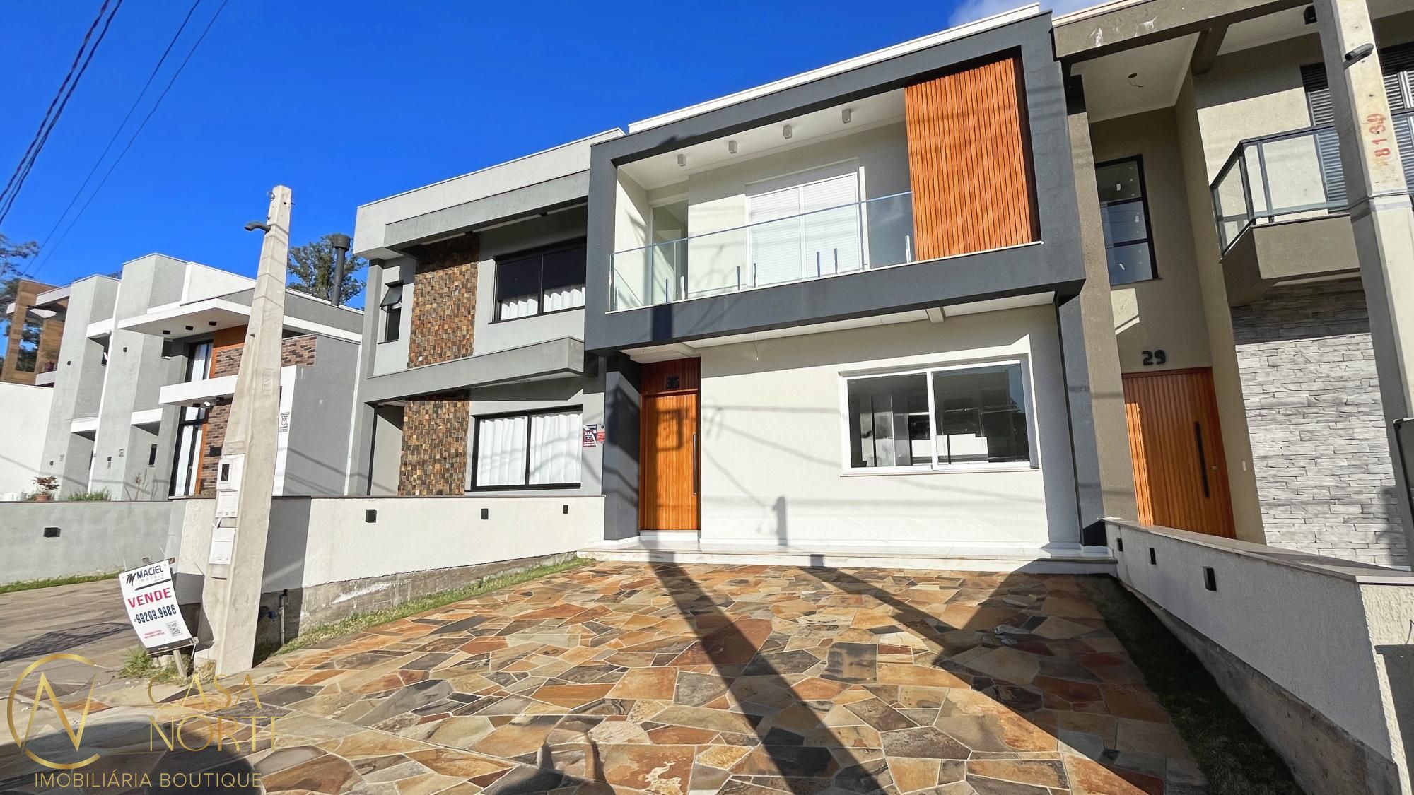 Casa à venda com 3 quartos, 162m², 2 suítes, 2 vagas, Rua João Otto Paiva no bairro Hípica em Porto Alegre