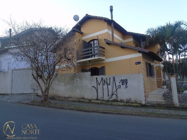 Casa à venda com 3 quartos, 306m², 1 suíte, 2 vagas, Avenida Celestino Bertolucci no bairro Hípica em Porto Alegre