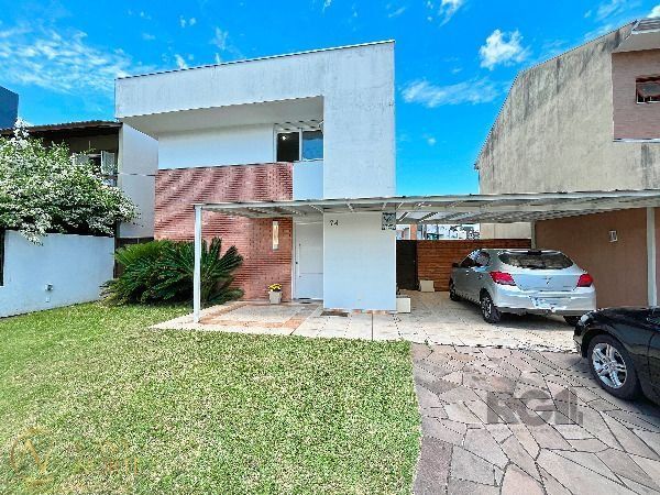 Casa à venda com 3 quartos, 230m², 3 suítes, 4 vagas, Rua Eroni Soares Machado no bairro Hípica em Porto Alegre