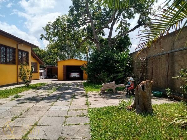 Casa à venda com 2 quartos, 100m², 8 vagas, Rua Jacicoema no bairro Guarujá em Porto Alegre