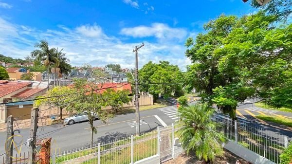 Casa à venda com 3 quartos, 204m², 1 suíte, 3 vagas, Rua Conselheiro Xavier da Costa no bairro Ipanema em Porto Alegre