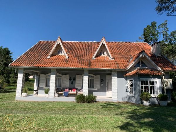 Sítio à venda com 5 quartos, 500m², 2 suítes, 3 vagas, Beco Passo da Taquara no bairro Lami em Porto Alegre