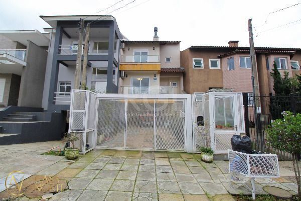 Casa à venda com 3 quartos, 171m², 1 suíte, 4 vagas, Rua Fabiana Kila de Avila no bairro Hípica em Porto Alegre