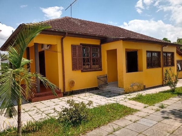 Casa à venda com 2 quartos, 100m², 8 vagas, Rua Jacicoema no bairro Guarujá em Porto Alegre