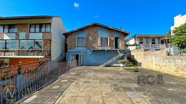 Casa à venda com 4 quartos, 536m², 1 suíte, 5 vagas, General Rondon no bairro Tristeza em Porto Alegre