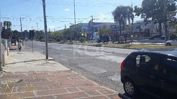 Terreno à venda  com 380m², Avenida Eduardo Prado no bairro Cavalhada em Porto Alegre