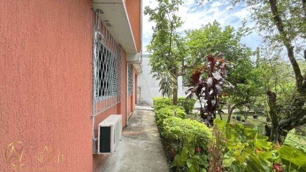 Casa à venda com 3 quartos, 177m², 3 vagas, Avenida Eduardo Prado no bairro Cavalhada em Porto Alegre