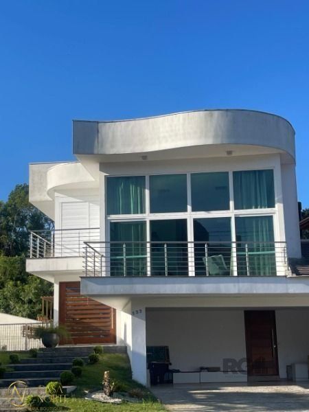 Casa de Condomínio à venda com 3 quartos, 267m², 3 suítes, 3 vagas, Rua Sabiá no bairro Jardim Carvalho em Porto Alegre