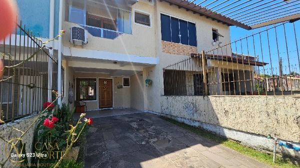 Casa à venda com 2 quartos, 132m², 1 suíte, 2 vagas, Rua Santos Zottis no bairro Hípica em Porto Alegre