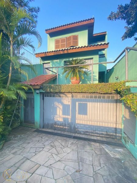 Casa à venda com 4 quartos, 301m², 1 suíte, 2 vagas, Rua Santa Isabel no bairro Bom Jesus em Porto Alegre
