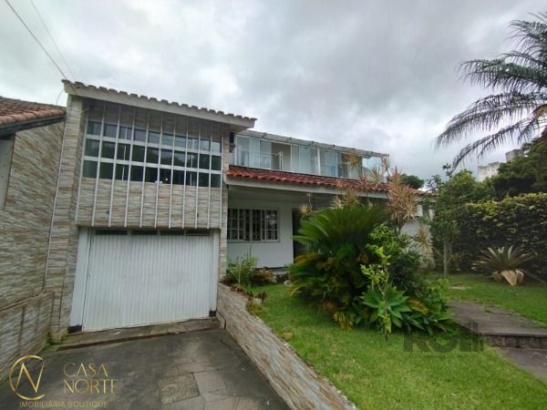 Casa à venda com 6 quartos, 325m², 2 suítes, 3 vagas, Avenida Tramandaí no bairro Ipanema em Porto Alegre