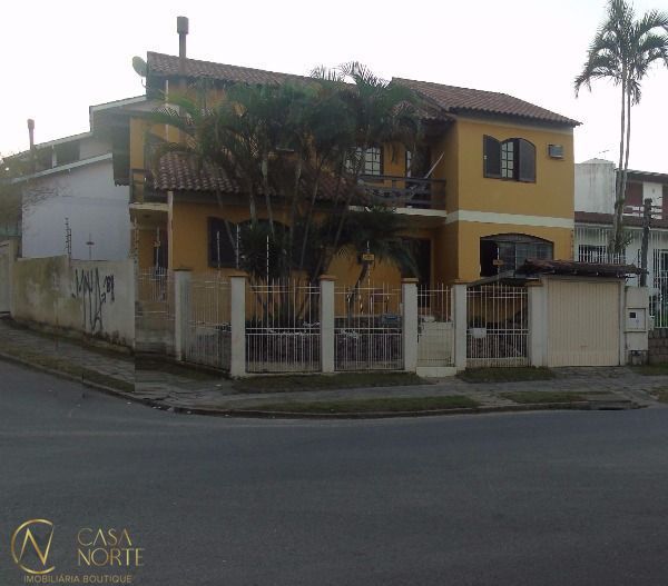 Casa à venda com 3 quartos, 306m², 1 suíte, 2 vagas, Avenida Celestino Bertolucci no bairro Hípica em Porto Alegre