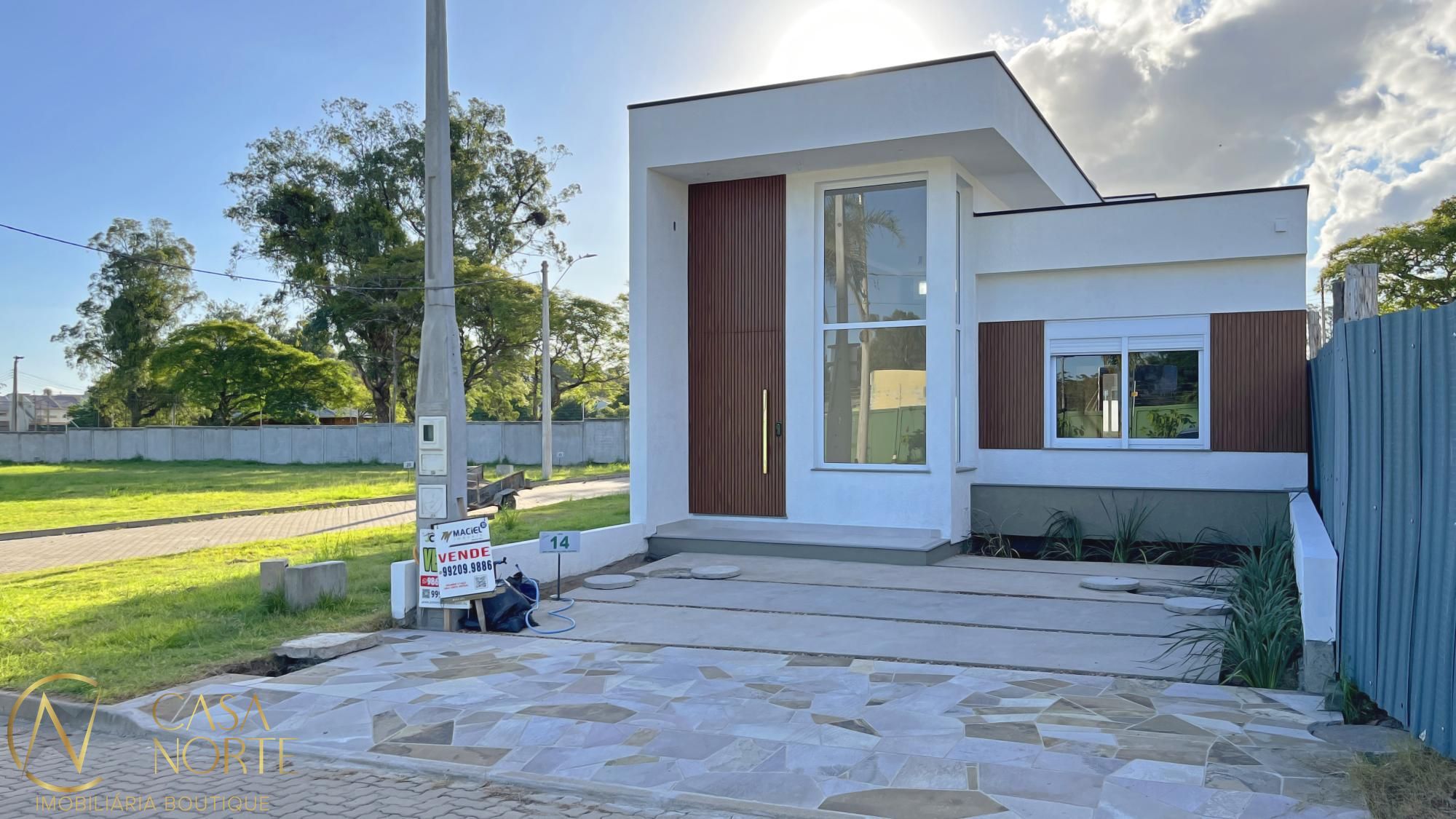 Casa de Condomínio à venda com 3 quartos, 96m², 1 suíte, 2 vagas, Avenida Juca Batista no bairro Hípica em Porto Alegre