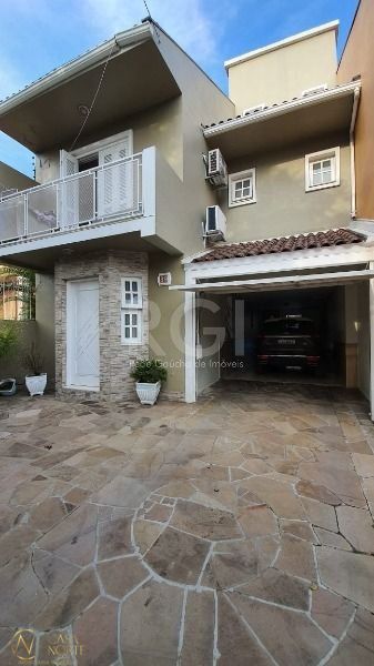 Casa à venda com 3 quartos, 231m², 1 suíte, 2 vagas, Rua Doutor Pitrez no bairro Ipanema em Porto Alegre