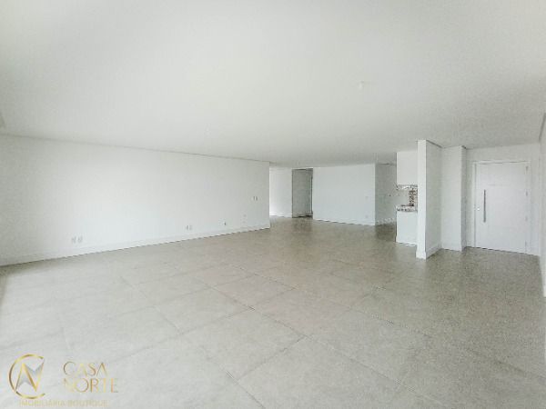 Cobertura à venda com 3 quartos, 346m², 3 suítes, 4 vagas, Rua Maraca no bairro Vila Assunção em Porto Alegre