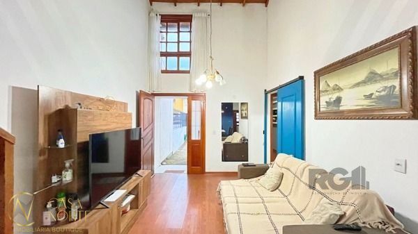 Casa à venda com 2 quartos, 63m², 1 vaga, Rua Padre Franz Maurmann no bairro Hípica em Porto Alegre