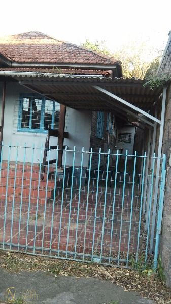 Terreno à venda  com 600m², Rua Padre João Batista Reus no bairro Camaquã em Porto Alegre