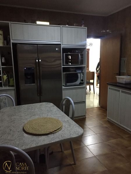 Casa à venda com 3 quartos, 320000m², 1 suíte, 10 vagas, Rua Jorge Mello Guimaraes no bairro Belém Novo em Porto Alegre