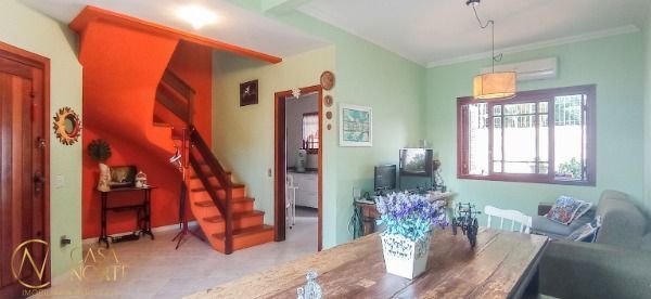 Casa à venda com 3 quartos, 169m², 1 suíte, 2 vagas, Rua Edgar Luiz Schneider no bairro Ipanema em Porto Alegre