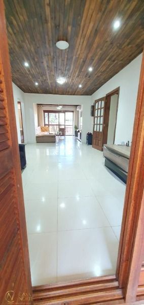 Sítio à venda com 2 quartos, 170m², 1 suíte, 6 vagas, Rua Dona Mariana no bairro Restinga em Porto Alegre