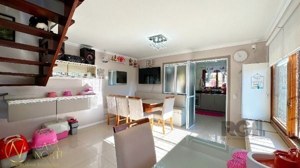 Casa à venda com 3 quartos, 161m², 1 suíte, 2 vagas, Rua dos Guaranis no bairro Espírito Santo em Porto Alegre