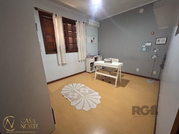 Casa à venda com 3 quartos, 333m², 1 suíte, Rua Capitão Manoel Pozo Bravo no bairro Partenon em Porto Alegre