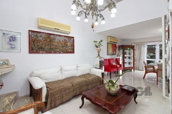 Casa de Condomínio à venda com 3 quartos, 201m², 1 suíte, 2 vagas, Rua Padre João Batista Reus no bairro Tristeza em Porto Alegre