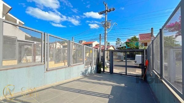 Casa à venda com 3 quartos, 130m², 3 suítes, 2 vagas, Rua Heitor Kramer no bairro Guarujá em Porto Alegre