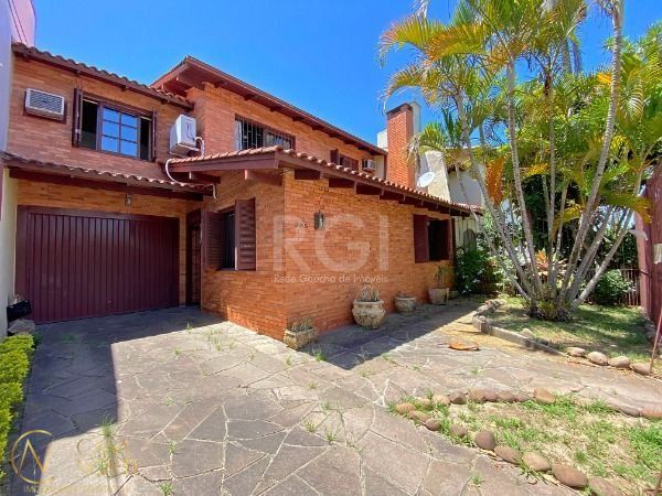 Casa à venda com 3 quartos, 186m², 1 suíte, 4 vagas, Rua Adao Pinheiro da Silva no bairro Ipanema em Porto Alegre