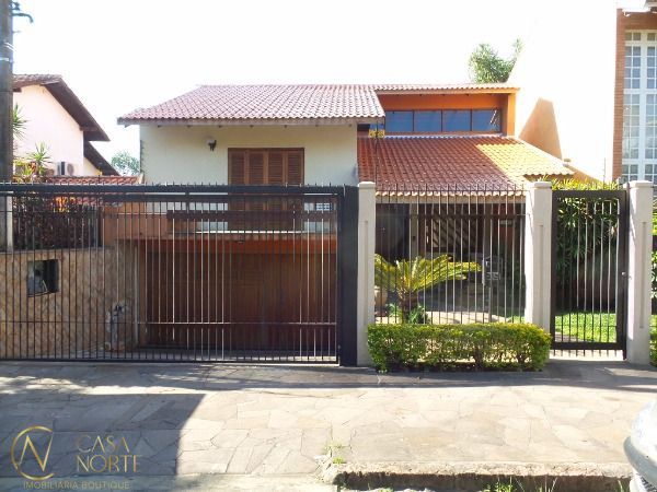 Casa à venda com 4 quartos, 287m², 1 suíte, 4 vagas, Rua Doutor Mário Totta no bairro Tristeza em Porto Alegre